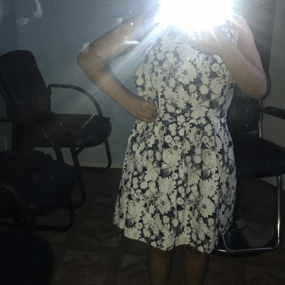 Dress - Picture 6 of 6